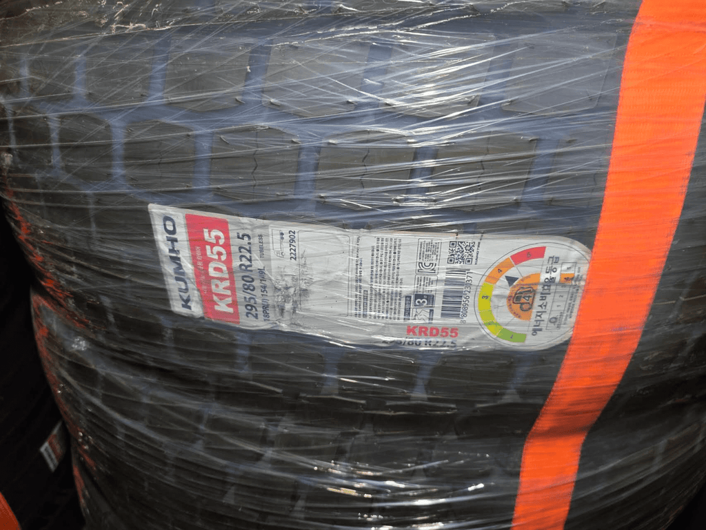 KUMHO 295 / 80R22.5 18PR Drive Tire | Extreme Durability, Open Shoulder Traction & Fuel Efficiency | 152/148 Load Index